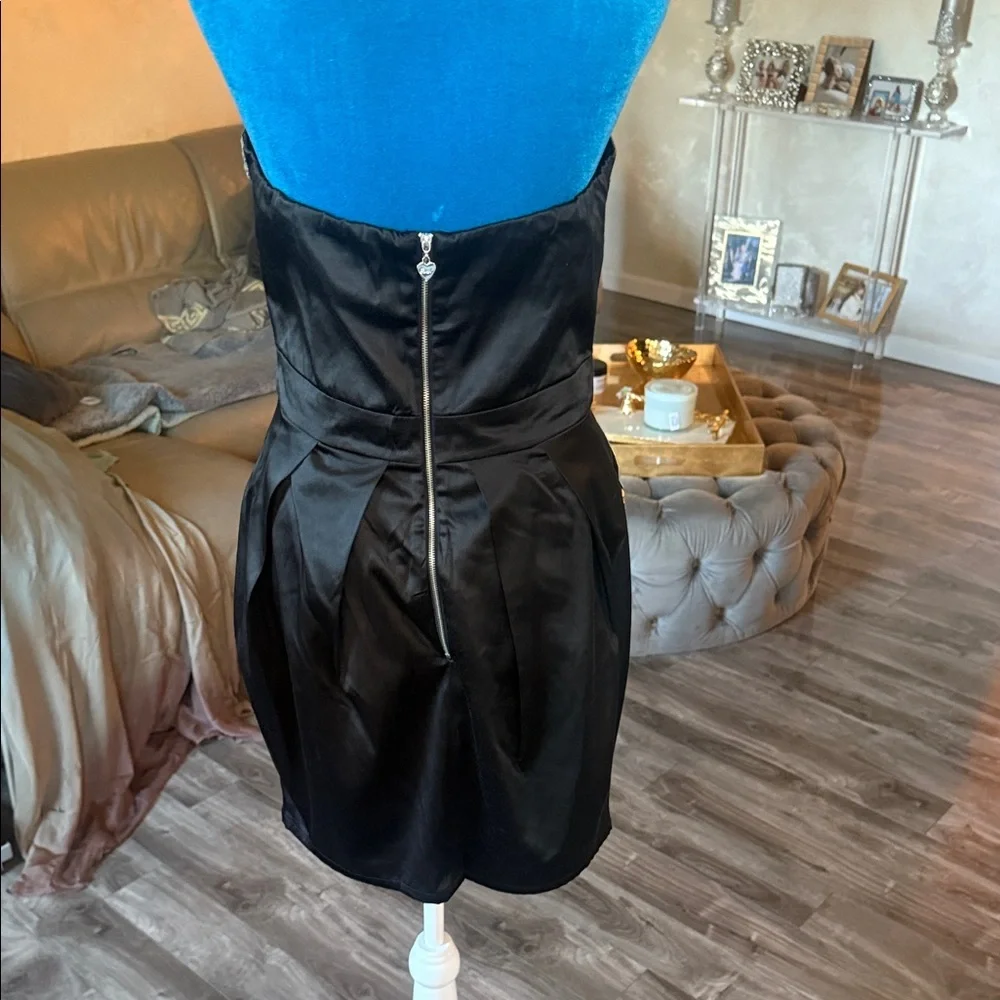 Elegant Black Strapless Dress with Embellishments - Picture 4 of 4